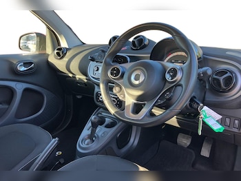 Used smart fortwo 2018 for sale - 76558034: Photo