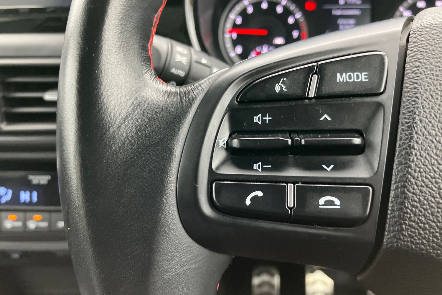 Used Hyundai i10 2023 for sale - 76115133: Photo 11