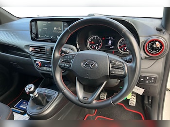 Used Hyundai i10 2023 for sale - 76115133: Photo 3