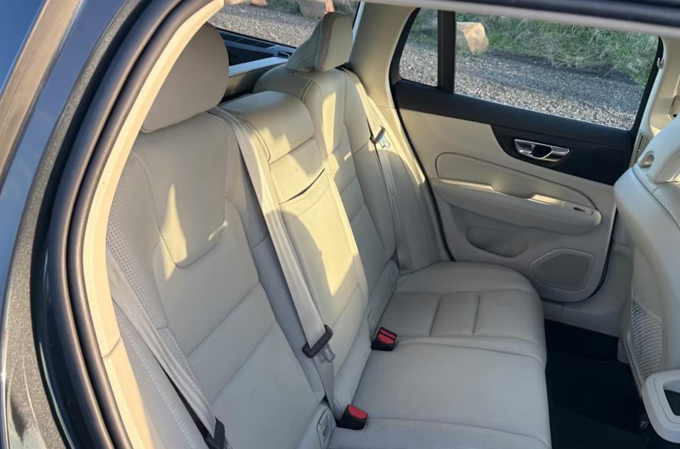 Used Volvo V60 2019 for sale - 77951898: Photo 4