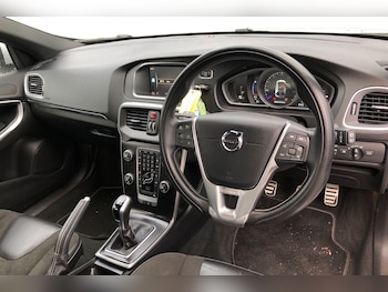 Used Volvo V40 2018 for sale - 77374328: Photo