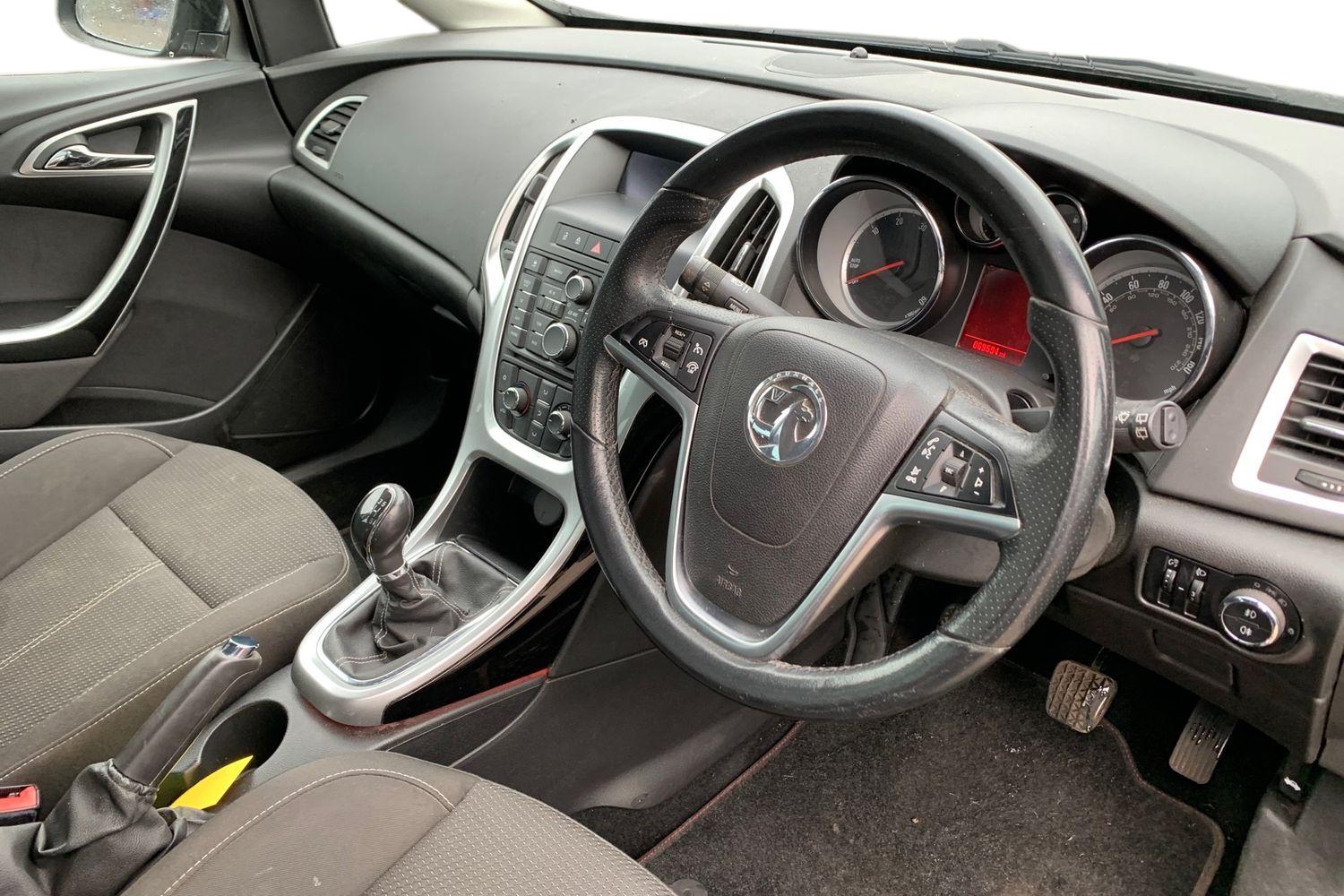 Used Vauxhall Astra 2013 for sale - 77582656: Photo 3