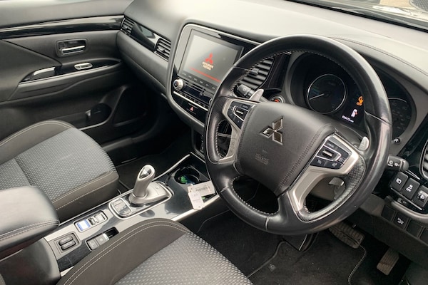 Used Mitsubishi Outlander 2020 for sale - 76253356: Photo 3