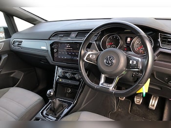 Used Volkswagen Touran 2019 for sale - 77805239: Photo