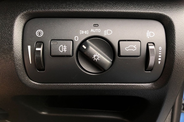 Used Volvo V40 2015 for sale - 76316326: Photo 11