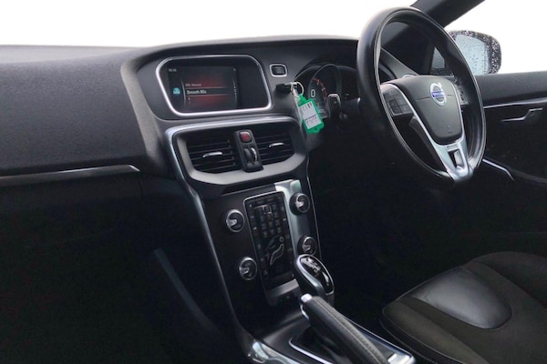 Used Volvo V40 2015 for sale - 76316326: Photo 4