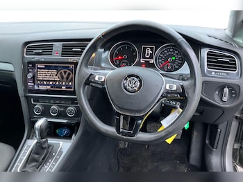 Used Volkswagen Golf 2017 for sale - 77527532: Photo