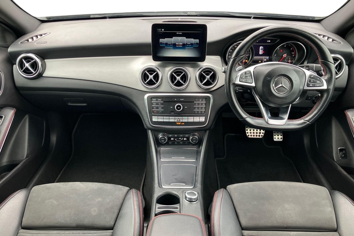 Used Mercedes-Benz GLA 2018 for sale - 76637110: Photo 3