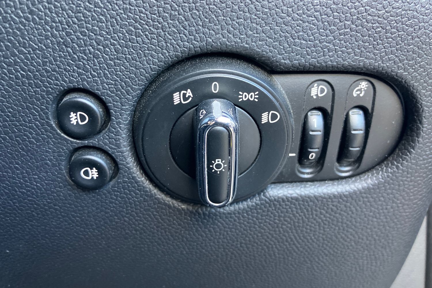 Used MINI Convertible 2019 for sale - 75730350: Photo 17