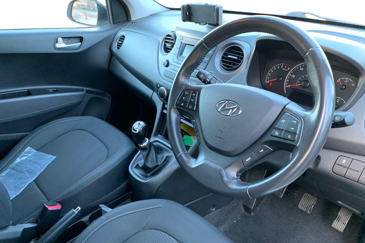 Used Hyundai i10 2017 for sale - 77000496: Photo 3