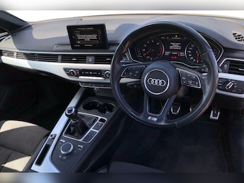 Used Audi A4 2017 for sale - 76264112: Photo