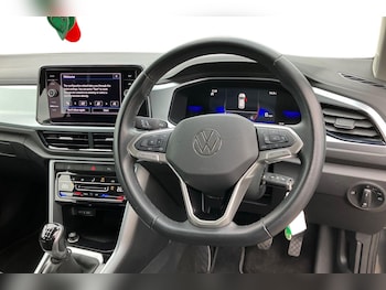 Used Volkswagen T-Roc 2023 for sale - 75643681: Photo