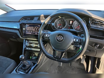 Used Volkswagen Touran 2017 for sale - 76057506: Photo