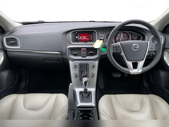 Used Volvo V40 2019 for sale - 79266479: Photo