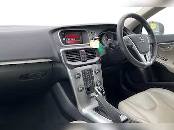 Used Volvo V40 2019 for sale - 79266479: Photo