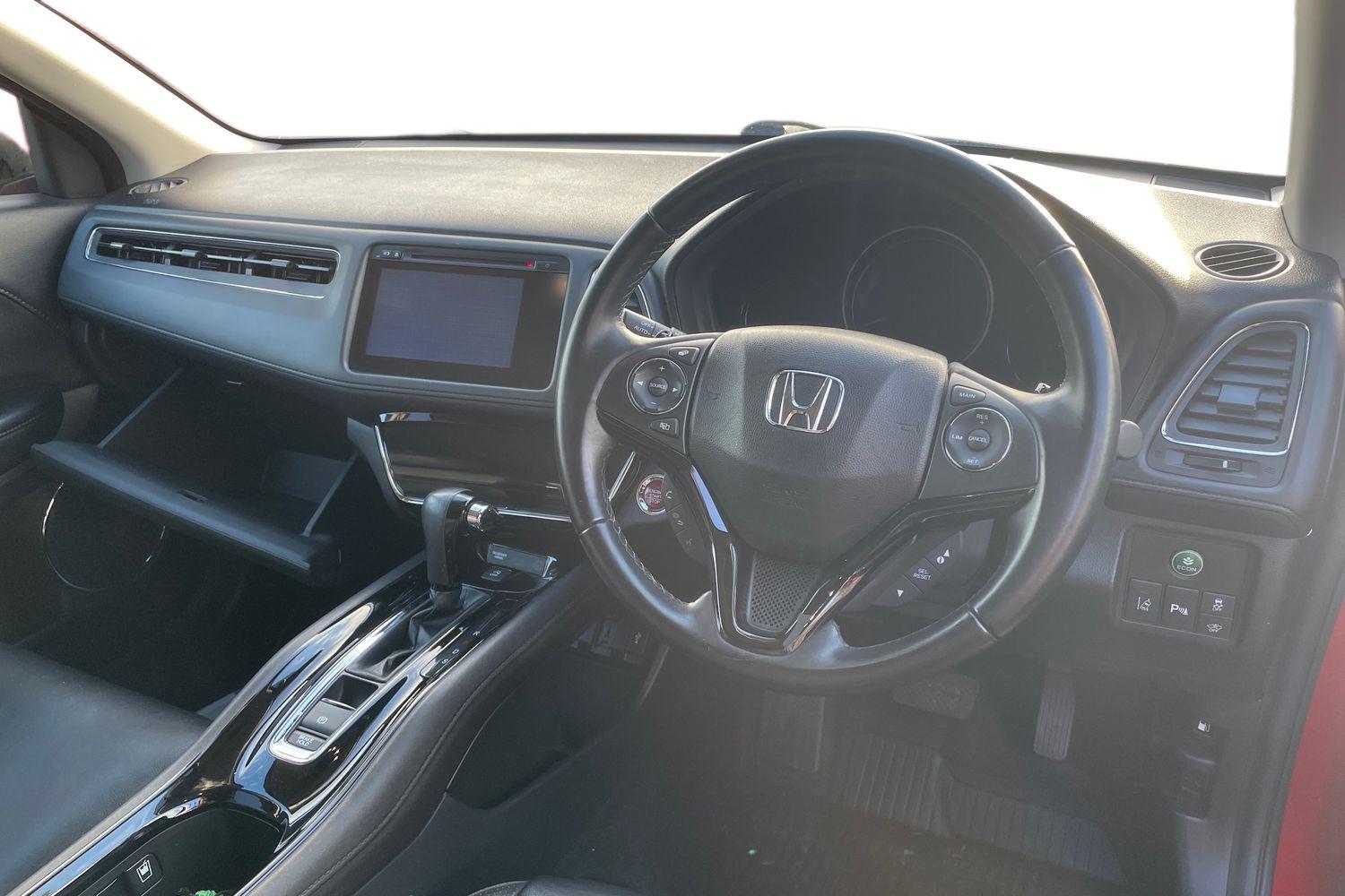 Used Honda HR-V 2018 for sale - 76610960: Photo 3
