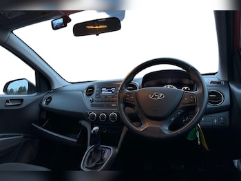 Used Hyundai i10 2019 for sale - 76692323: Photo