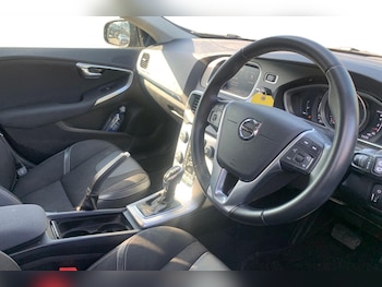 Used Volvo V40 2018 for sale - 79099798: Photo