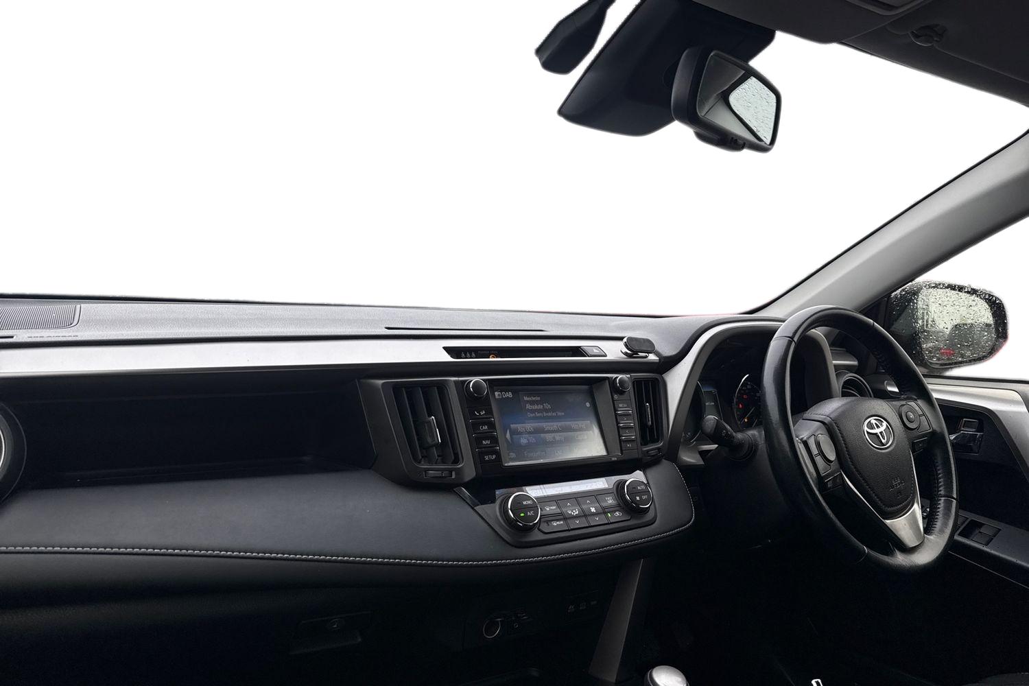 Used Toyota RAV4 2017 for sale - 77890681: Photo 4