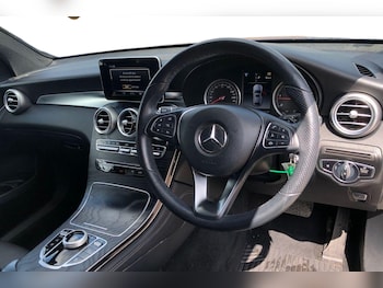 Used Mercedes-Benz GLC 2019 for sale - 75824842: Photo
