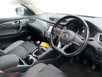 Used Nissan Qashqai 2017 for sale - 76805429: Photo