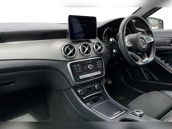 Used Mercedes-Benz GLA 2019 for sale - 79405537: Photo