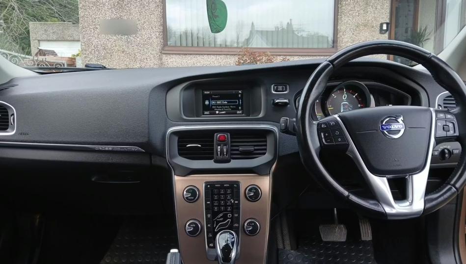 Used Volvo V40 2015 for sale - 77774071: Photo 3