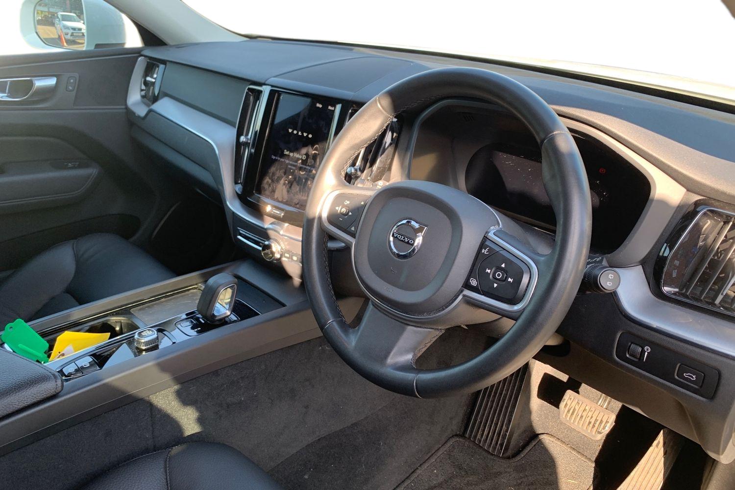 Used Volvo XC60 2022 for sale - 77928922: Photo 3