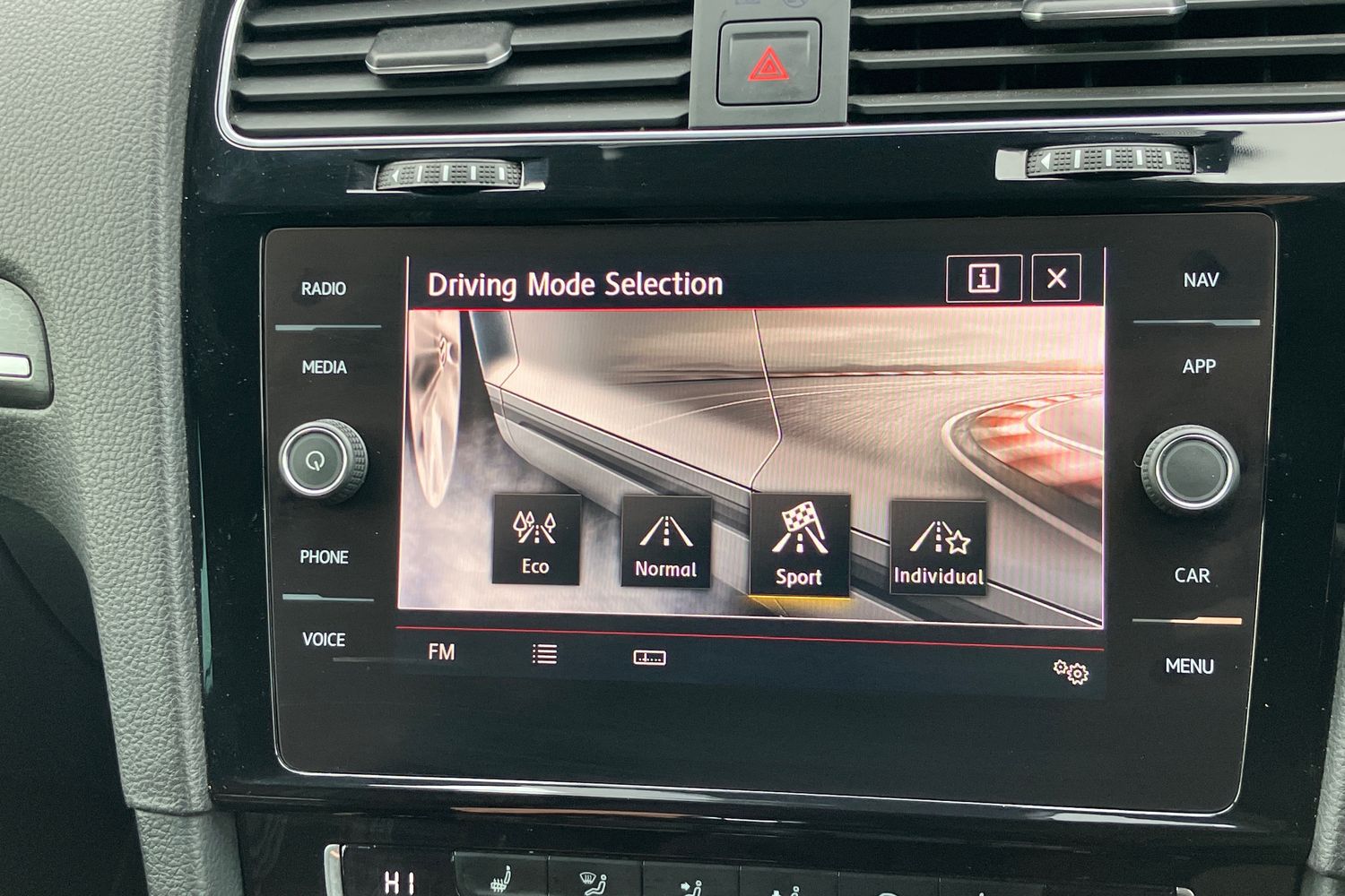 Used Volkswagen Golf 2019 for sale - 77294610: Photo 10