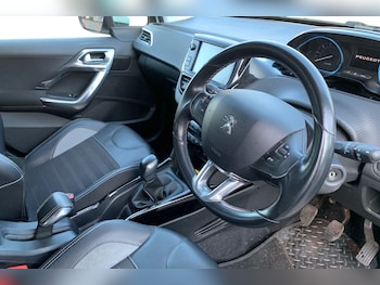 Used Peugeot 2008 2017 for sale - 77733738: Photo