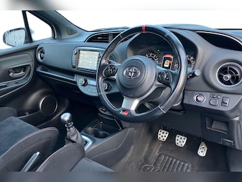 Used Toyota Yaris 2018 for sale - 76495403: Photo