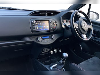 Used Toyota Yaris 2018 for sale - 76495403: Photo