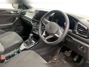 Used Volkswagen T-Roc 2023 for sale - 76182100: Photo 3