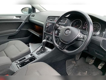 Used Volkswagen Golf 2018 for sale - 76798513: Photo