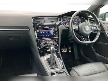 Used Volkswagen Golf 2018 for sale - 77914374: Photo