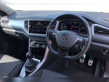 Used Volkswagen T-Roc 2021 for sale - 75568056: Photo