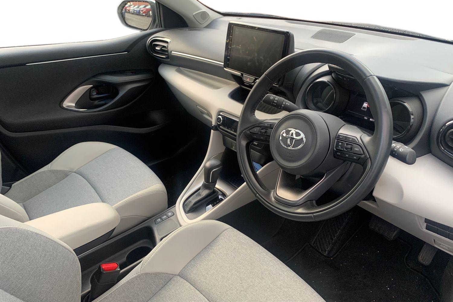 Used Toyota Yaris 2023 for sale - 76385475: Photo 3