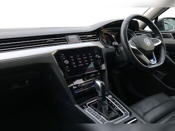 Used Volkswagen Passat 2021 for sale - 77282250: Photo