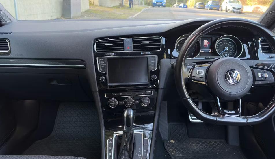 Used Volkswagen Golf 2017 for sale - 77275407: Photo 3