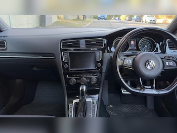 Used Volkswagen Golf 2017 for sale - 77275407: Photo