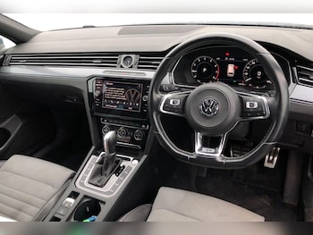 Used Volkswagen Passat 2018 for sale - 76902530: Photo