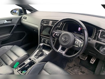 Used Volkswagen Golf 2018 for sale - 76357651: Photo