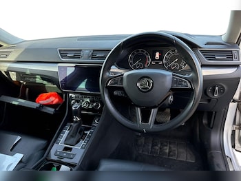 Used Skoda Superb 2019 for sale - 76401725: Photo