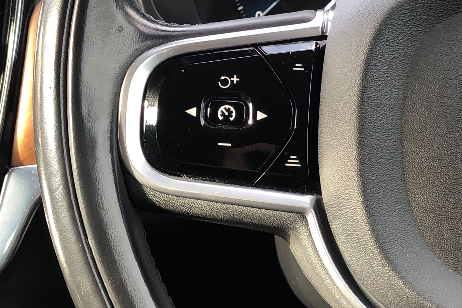 Used Volvo S90 2017 for sale - 76040637: Photo 6