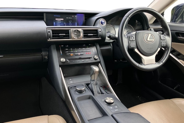 Used Lexus IS 2017 for sale - 74973595: Photo 4