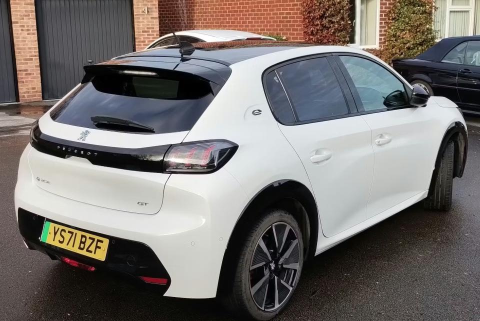 Used Peugeot 208 2021 for sale - 77011465: Photo 2