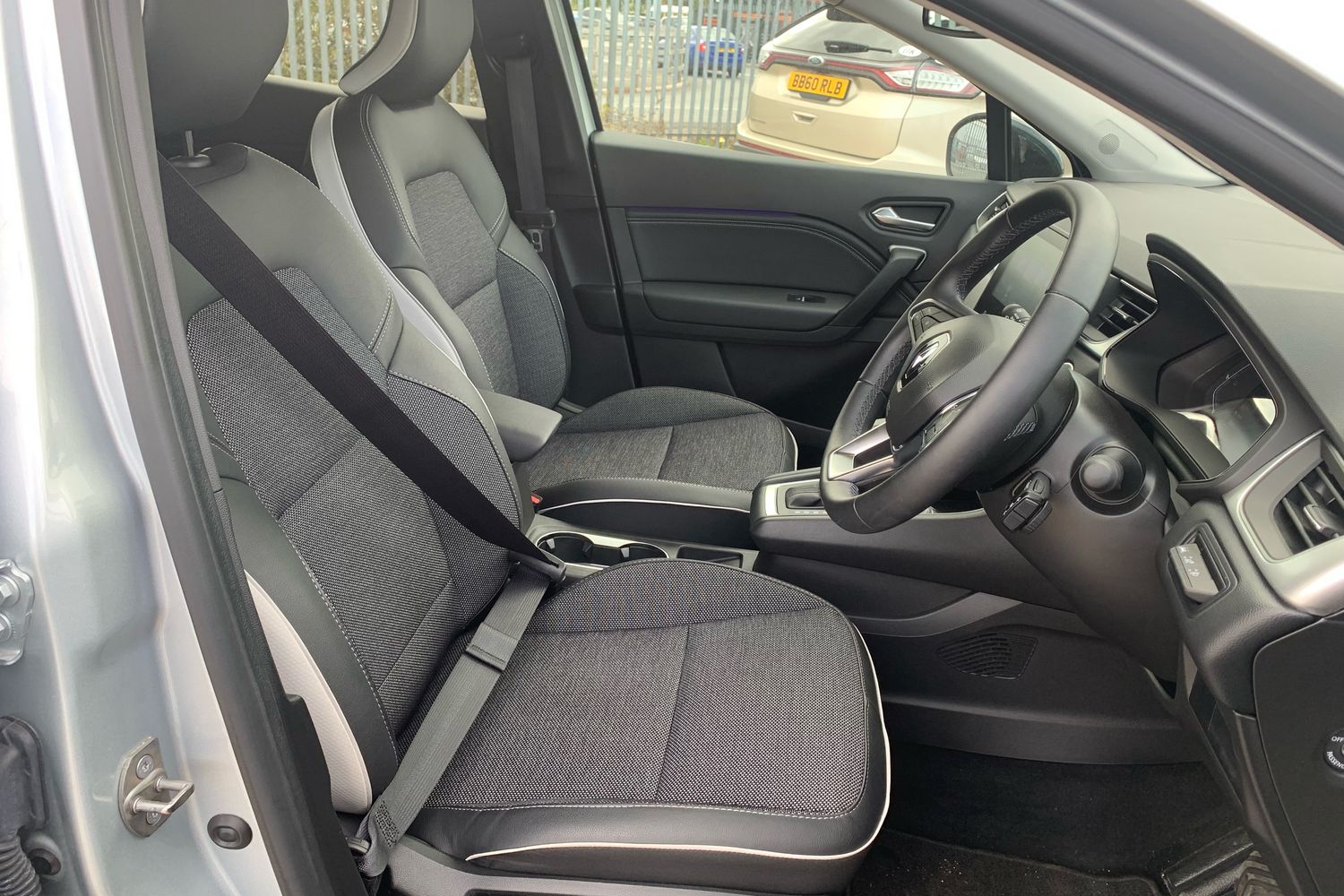 Used Renault Captur 2024 for sale - 76406068: Photo 12