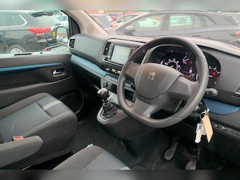 Used Peugeot Traveller 2020 for sale - 76311099: Photo 3