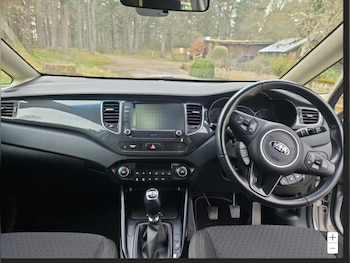 Used Kia Carens 2017 for sale - 78367849: Photo