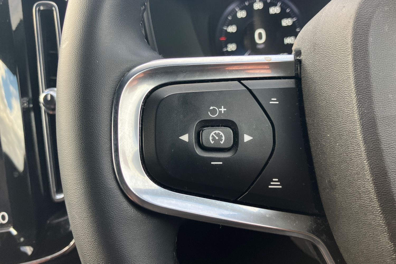 Used Volvo XC40 2022 for sale - 75908849: Photo 12